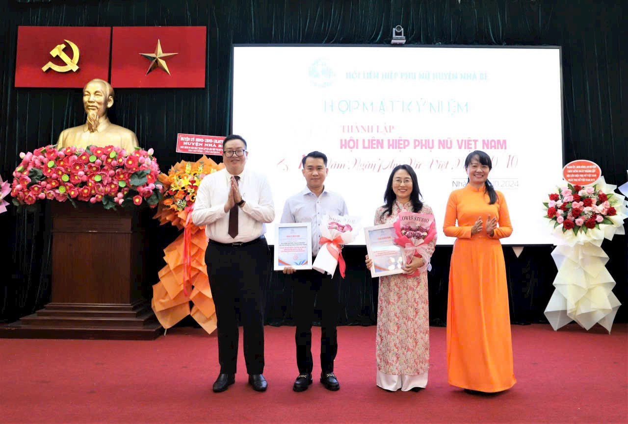 z6437663689628_596594943e50df804bae224dd41939cd